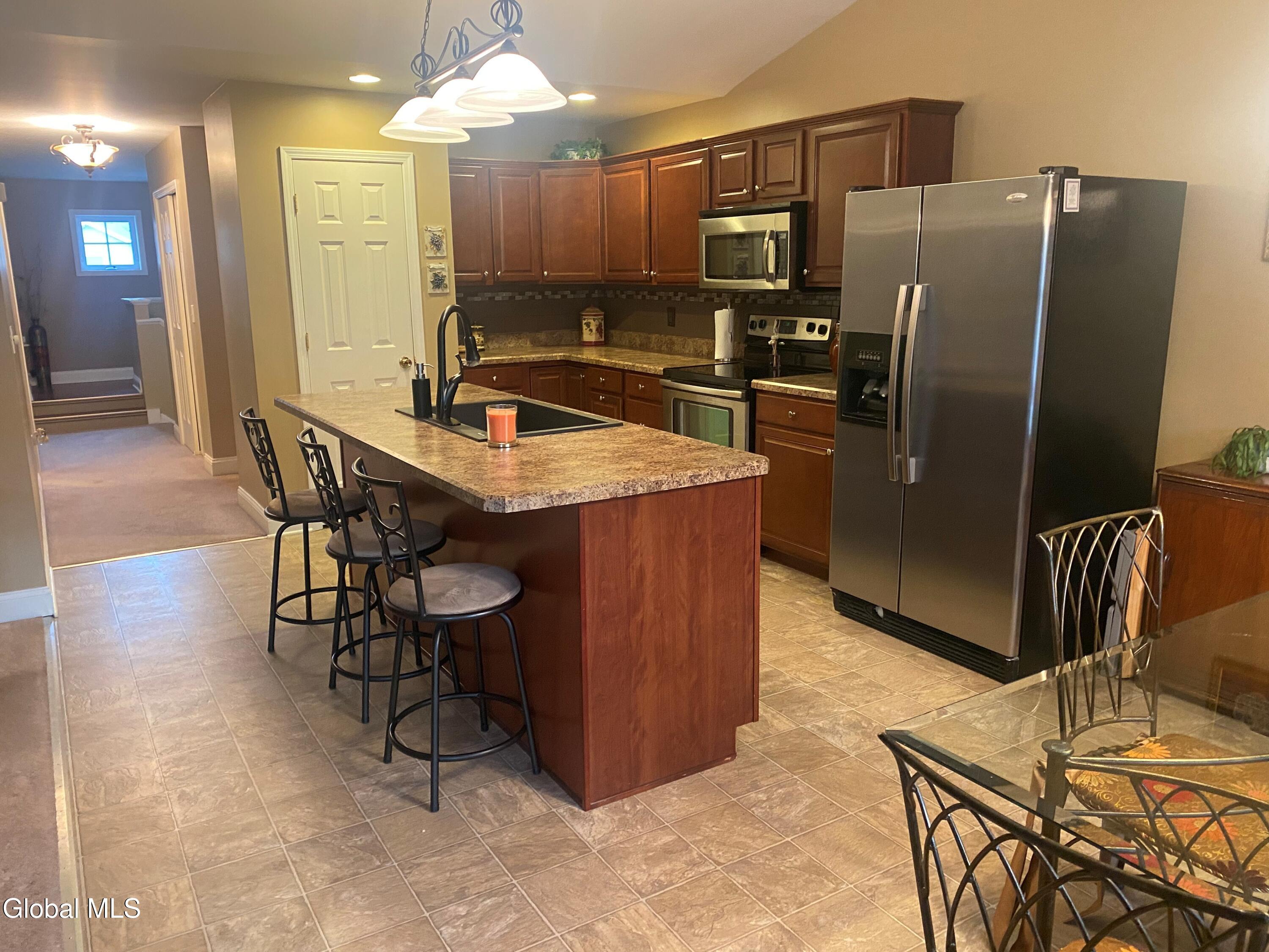 66 Cobblestone Court Schenectady NY 12306