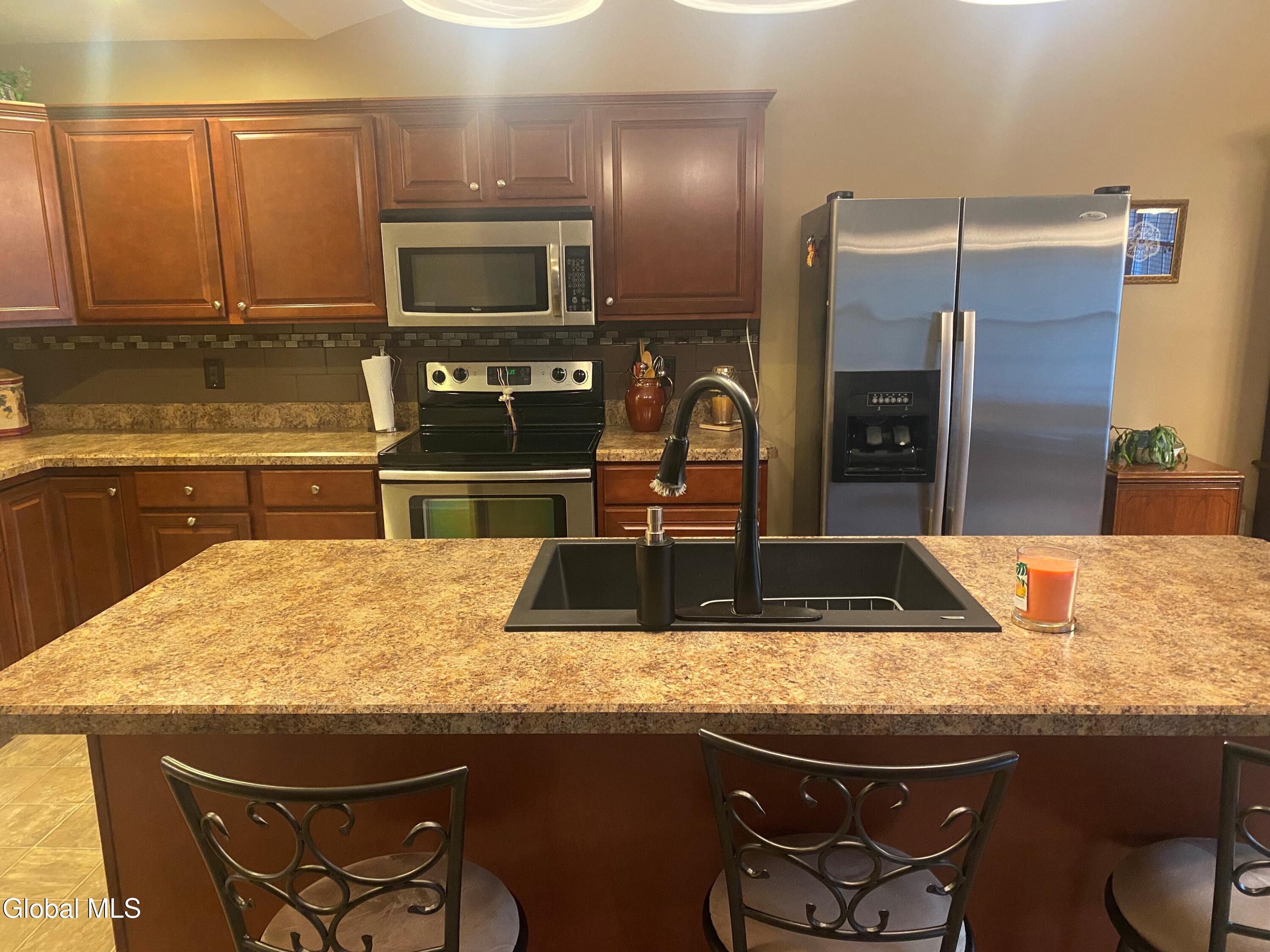 66 Cobblestone Court Schenectady NY 12306