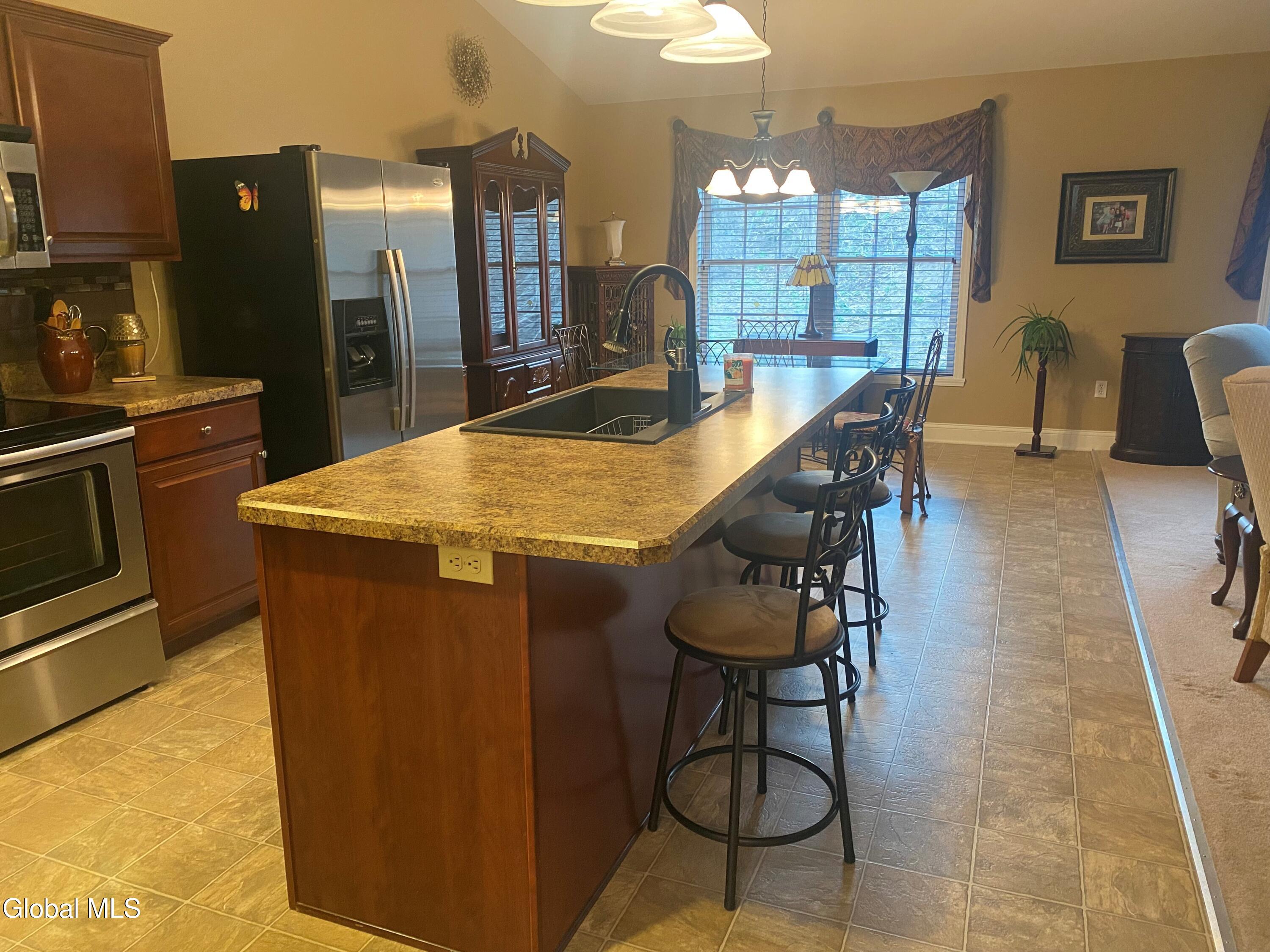 66 Cobblestone Court Schenectady NY 12306