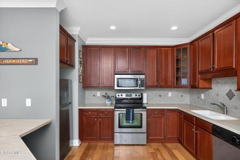 73 Saratoga Road Schenectady NY 12302