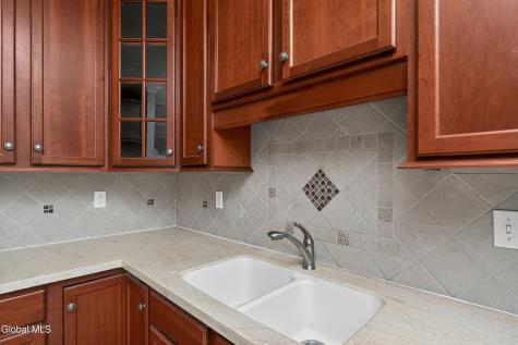 73 Saratoga Road Schenectady NY 12302