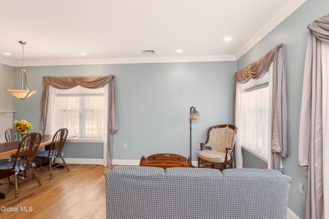 73 Saratoga Road Schenectady NY 12302