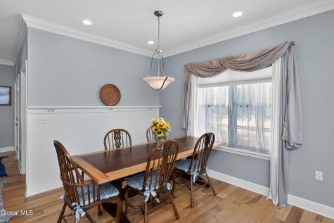 73 Saratoga Road Schenectady NY 12302