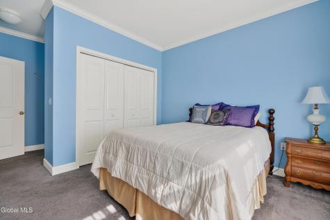 73 Saratoga Road Schenectady NY 12302