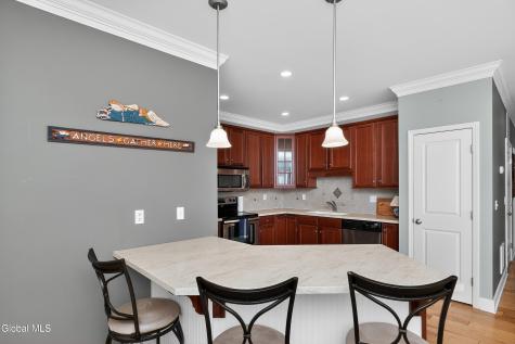 73 Saratoga Road Schenectady NY 12302