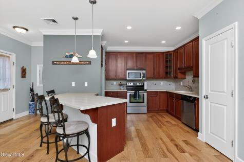 73 Saratoga Road Schenectady NY 12302