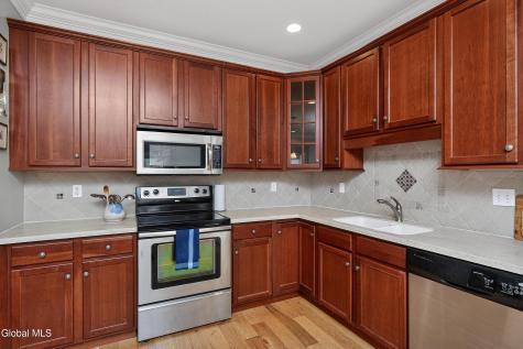 73 Saratoga Road Schenectady NY 12302