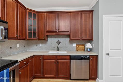 73 Saratoga Road Schenectady NY 12302