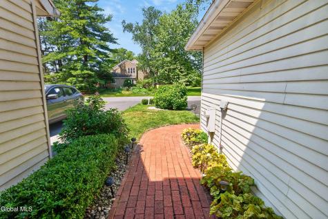 62 Commonwealth Drive Glenmont NY 12077