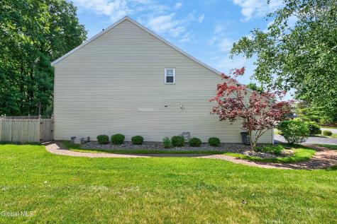 62 Commonwealth Drive Glenmont NY 12077