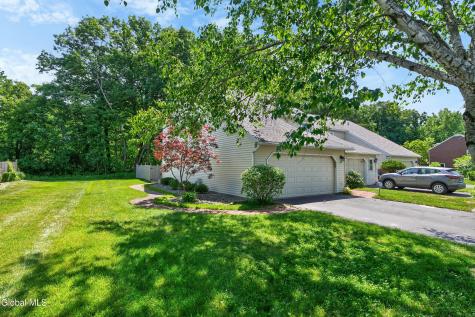 62 Commonwealth Drive Glenmont NY 12077