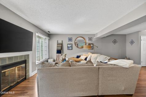 62 Commonwealth Drive Glenmont NY 12077
