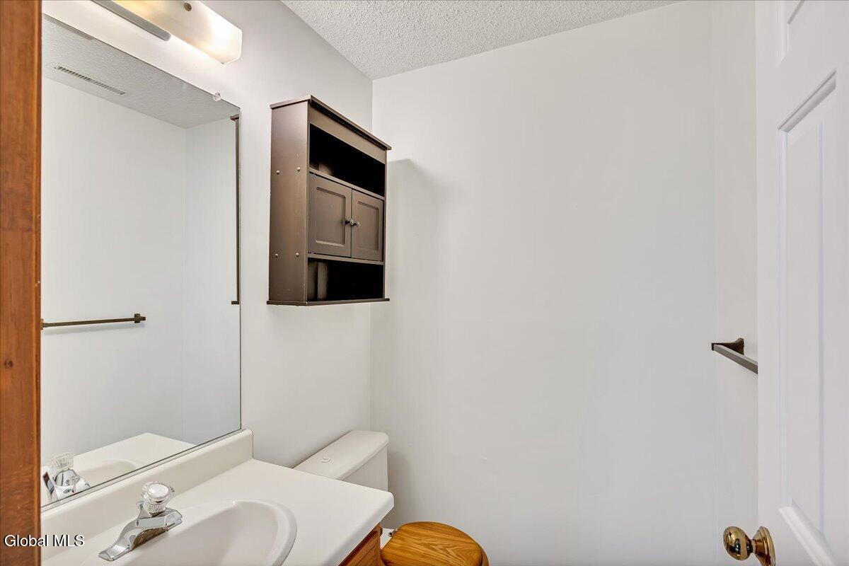 6 Wilton Court Halfmoon NY 12065