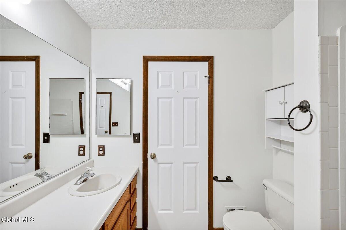 6 Wilton Court Halfmoon NY 12065