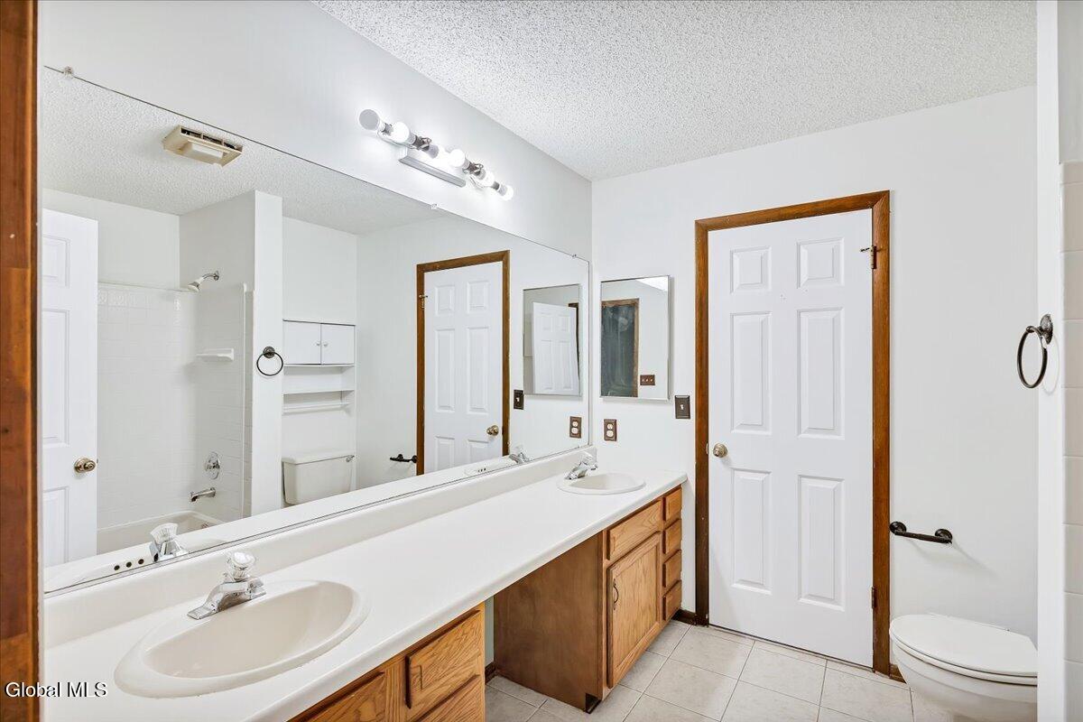 6 Wilton Court Halfmoon NY 12065