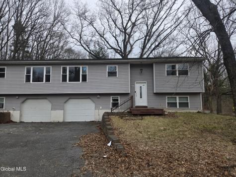 627 Englemore Road Clifton Park NY 12065