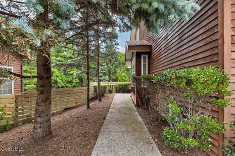 6 Tracey Court Troy NY 12180