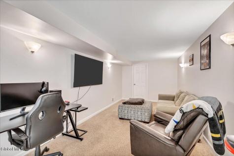 6 Tracey Court Troy NY 12180