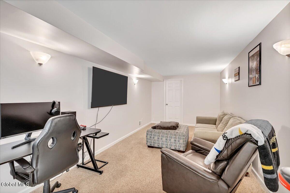 6 Tracey Court Troy NY 12180