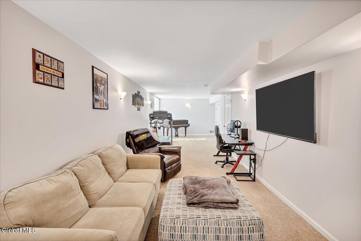 6 Tracey Court Troy NY 12180