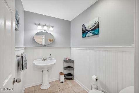 6 Tracey Court Troy NY 12180