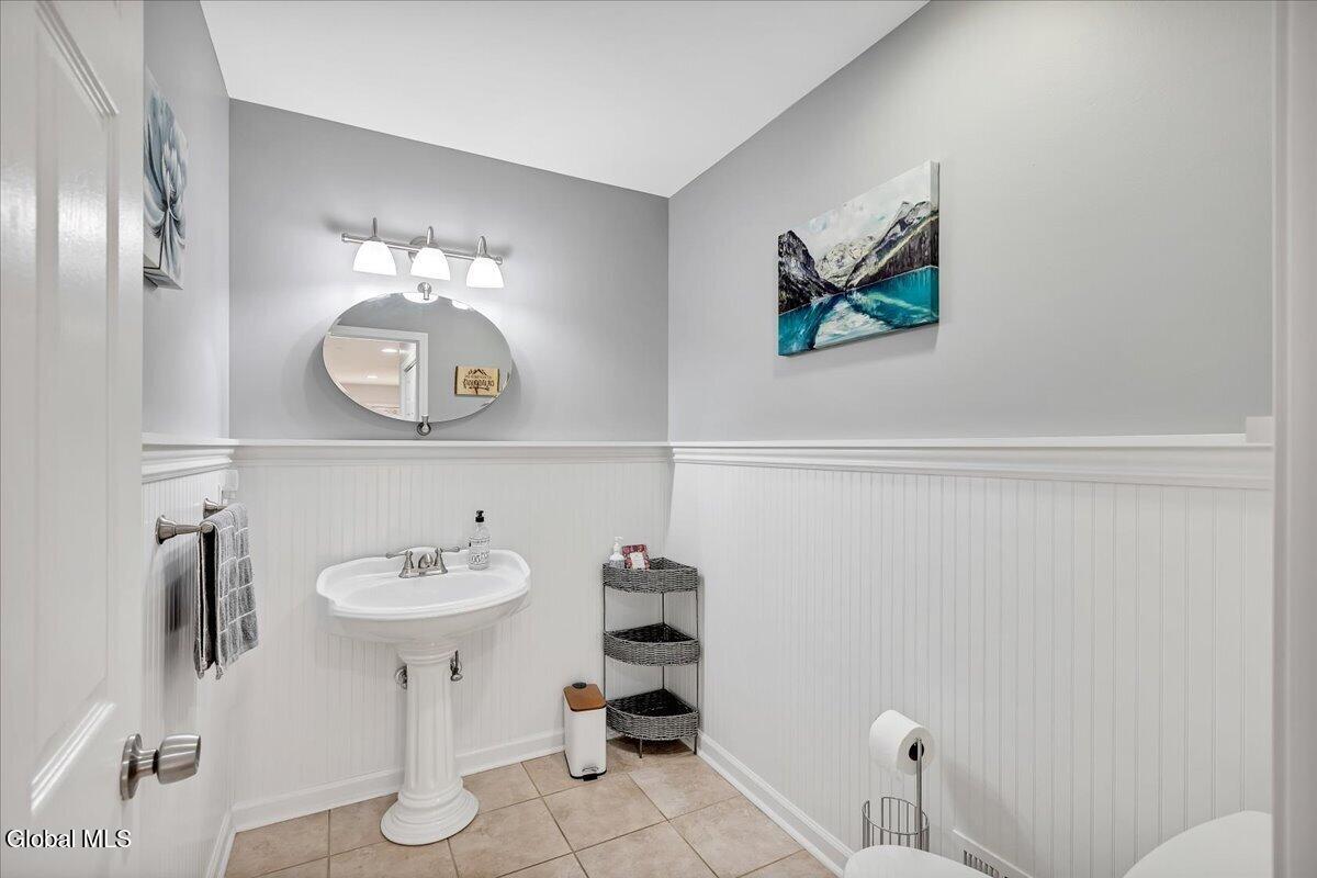 6 Tracey Court Troy NY 12180