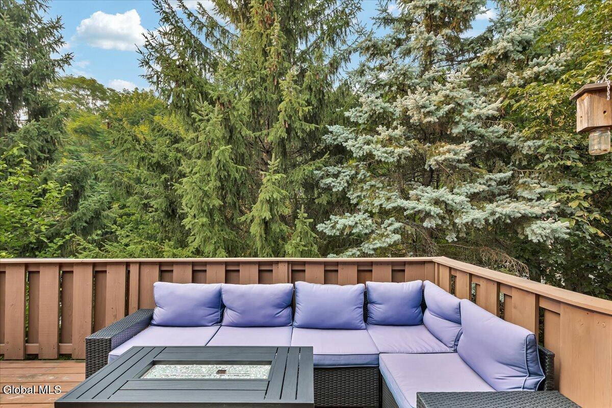6 Tracey Court Troy NY 12180