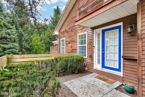 6 Tracey Court Troy NY 12180