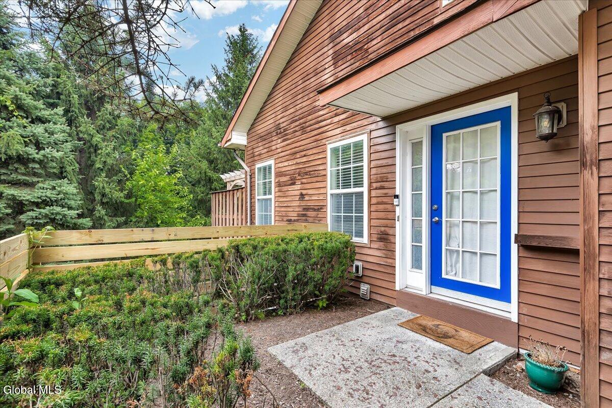 6 Tracey Court Troy NY 12180