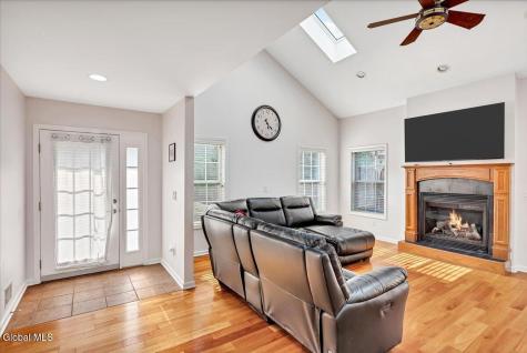 6 Tracey Court Troy NY 12180