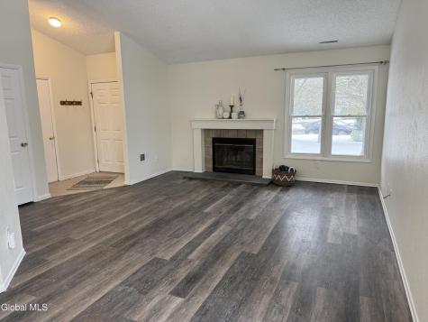 8 Schuyler Court Halfmoon NY 12065