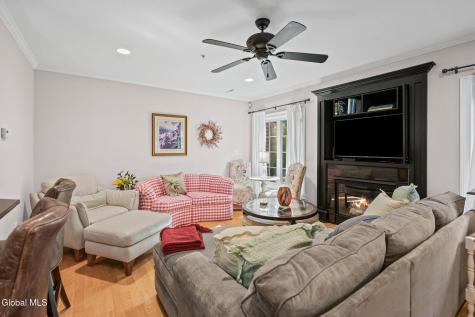 2374 E Nott Street Niskayuna NY 12309