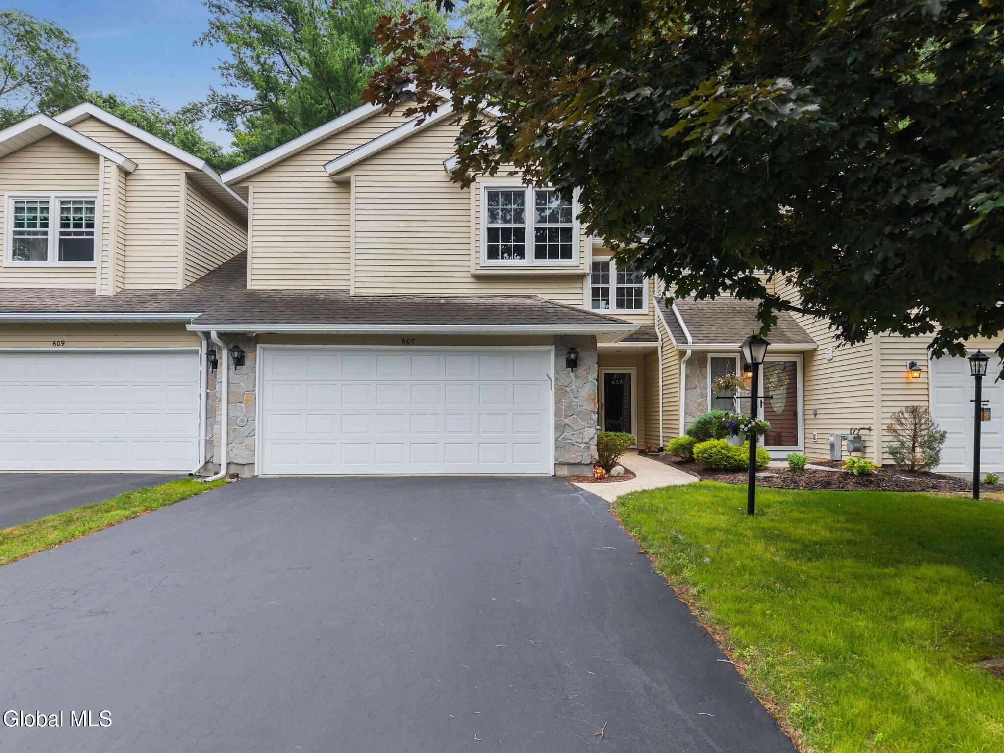607 Highwood Circle Guilderland NY 12203