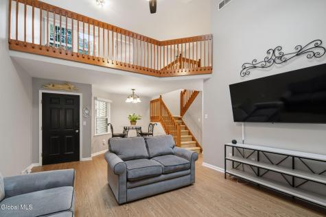 607 Highwood Circle Guilderland NY 12203
