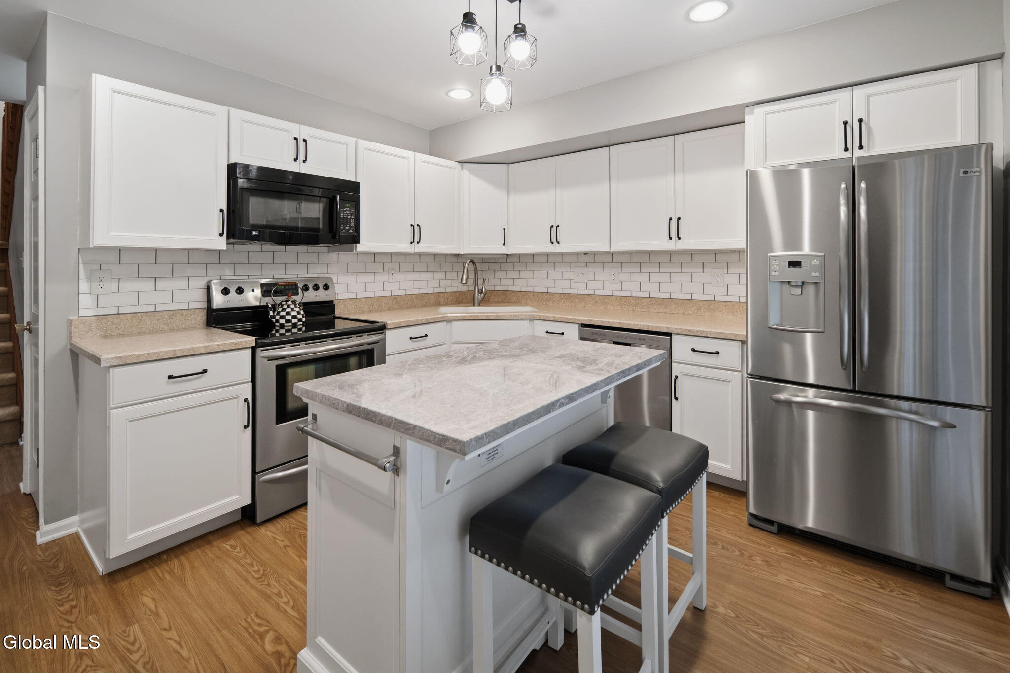 607 Highwood Circle Guilderland NY 12203