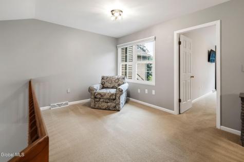 607 Highwood Circle Guilderland NY 12203