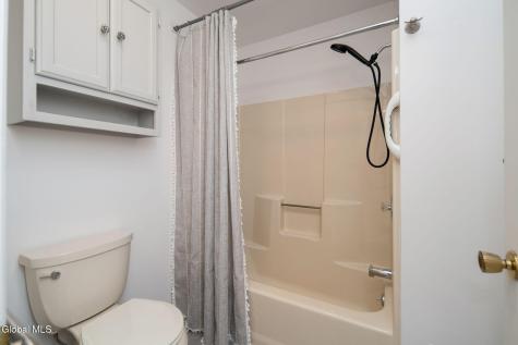 607 Highwood Circle Guilderland NY 12203