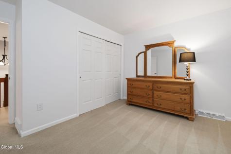 607 Highwood Circle Guilderland NY 12203