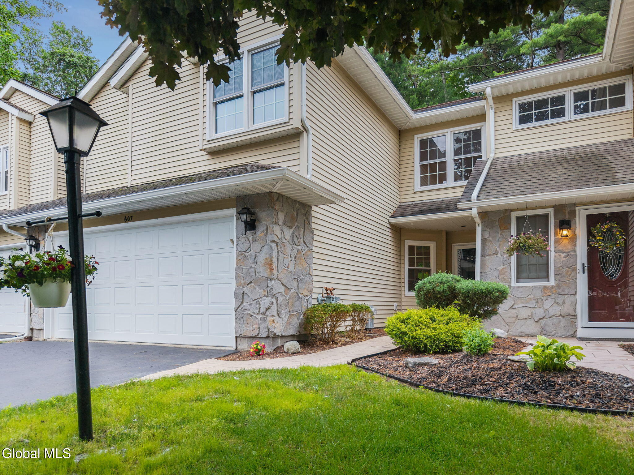 607 Highwood Circle Guilderland NY 12203