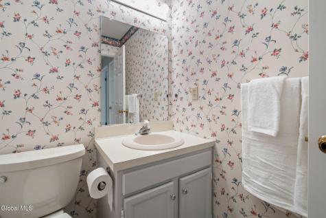 607 Highwood Circle Guilderland NY 12203