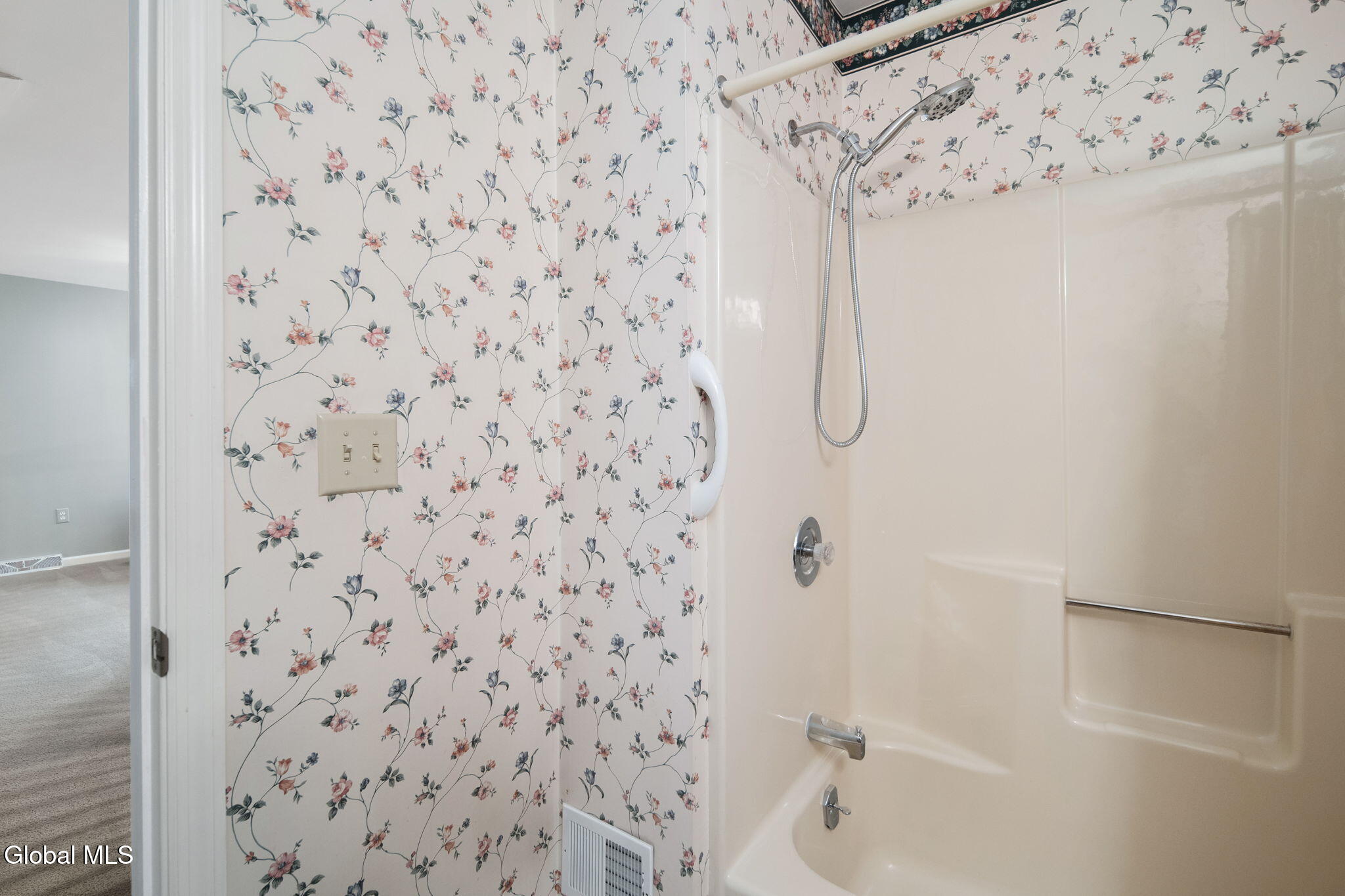 607 Highwood Circle Guilderland NY 12203