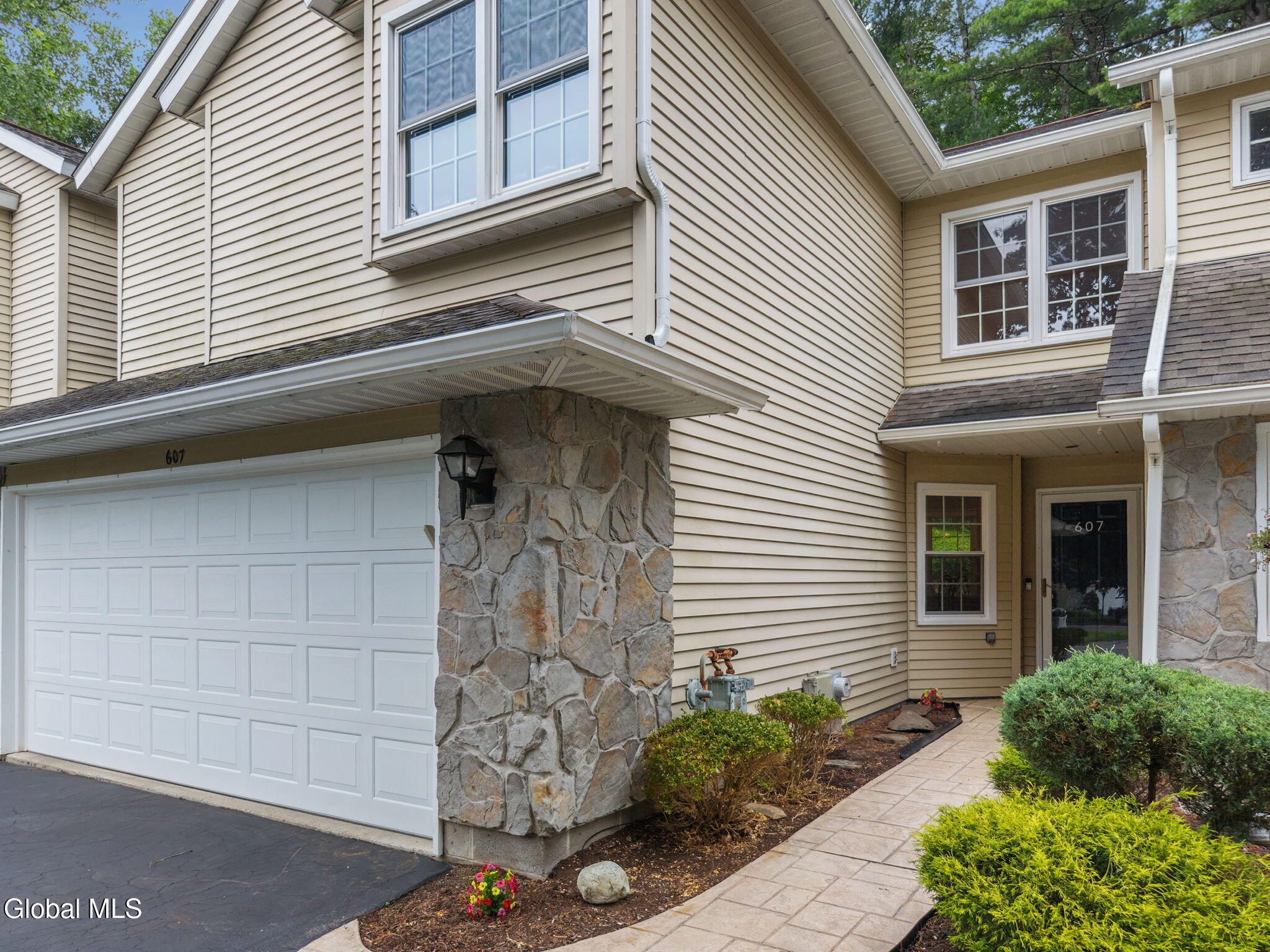 607 Highwood Circle Guilderland NY 12203