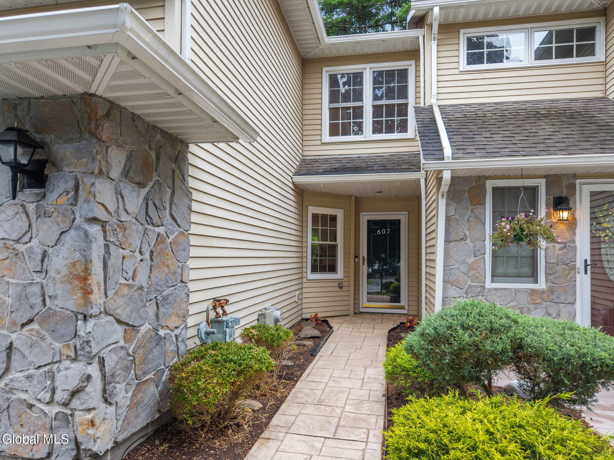 607 Highwood Circle Guilderland NY 12203