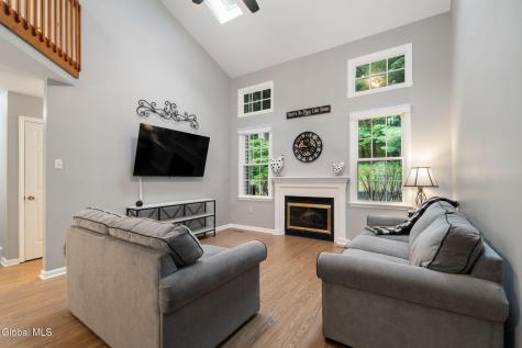 607 Highwood Circle Guilderland NY 12203