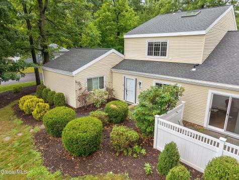 22 Spruce Court Delmar NY 12054