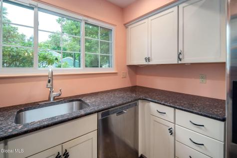 22 Spruce Court Delmar NY 12054