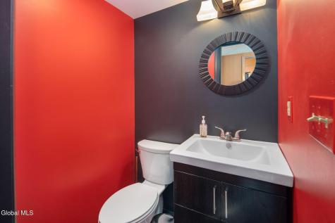 22 Spruce Court Delmar NY 12054