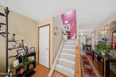 11 Bridgewood Lane Watervliet NY 12189