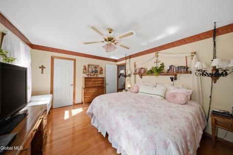 11 Bridgewood Lane Watervliet NY 12189
