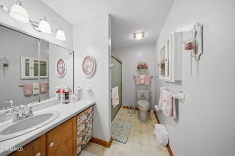 11 Bridgewood Lane Watervliet NY 12189